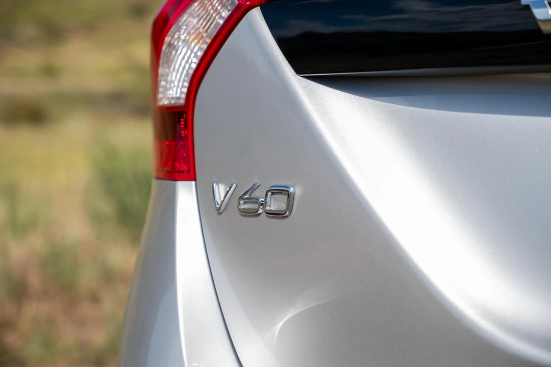 2016 Volvo V60 1st Gen - Image 15 of 31