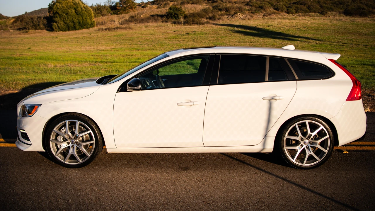 2016 Volvo V60 1st Gen - Image 9 of 31