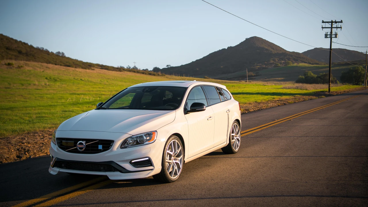 2016 Volvo V60 1st Gen - Image 7 of 31