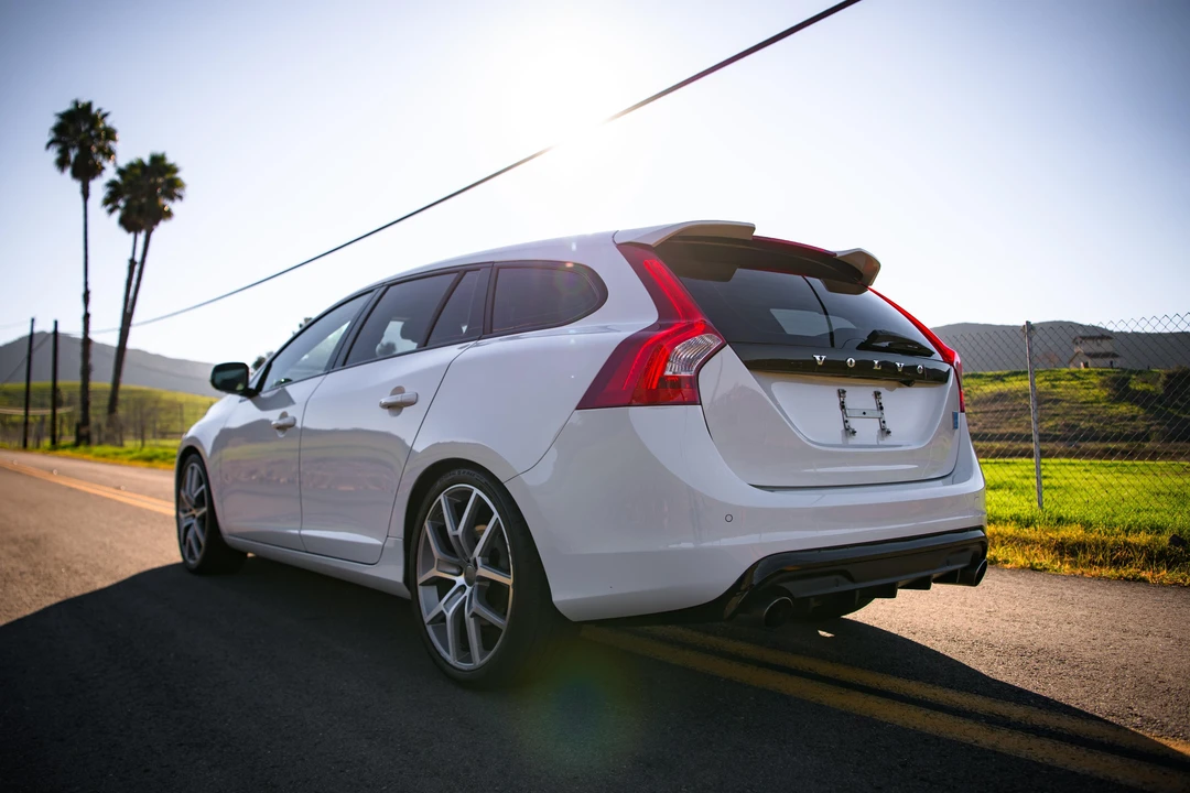 2016 Volvo V60 1st Gen - Image 10 of 31