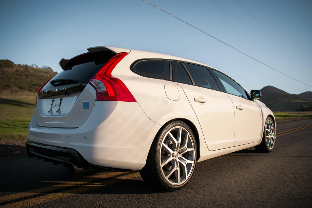 2016 Volvo V60 1st Gen - Image 13 of 31