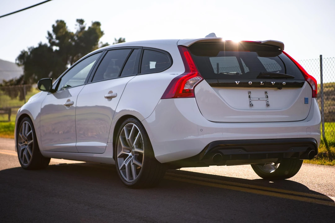 2016 Volvo V60 1st Gen - Image 4 of 31