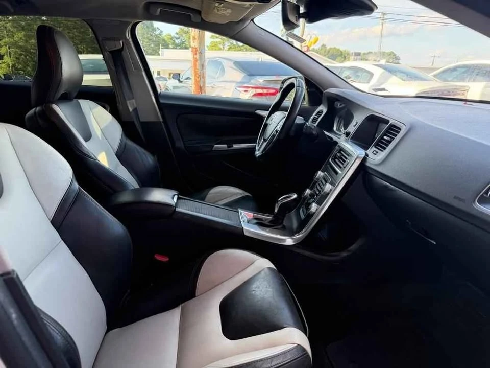2016 Volvo V60 1st Gen - Image 11 of 16
