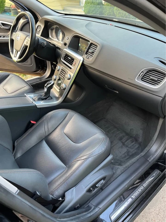 2016 Volvo V60 1st Gen - Image 12 of 16