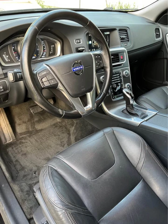 2016 Volvo V60 1st Gen - Image 9 of 16