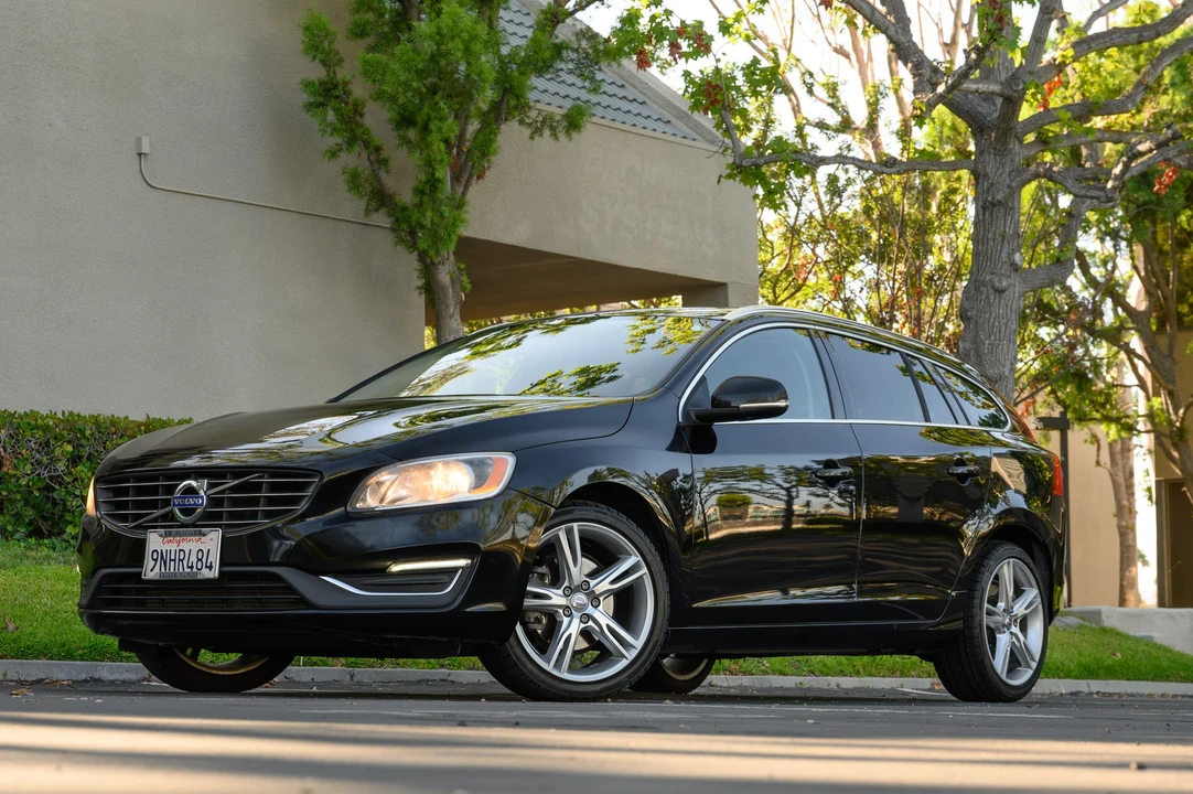 2016 Volvo V60 1st Gen - Image 2 of 31