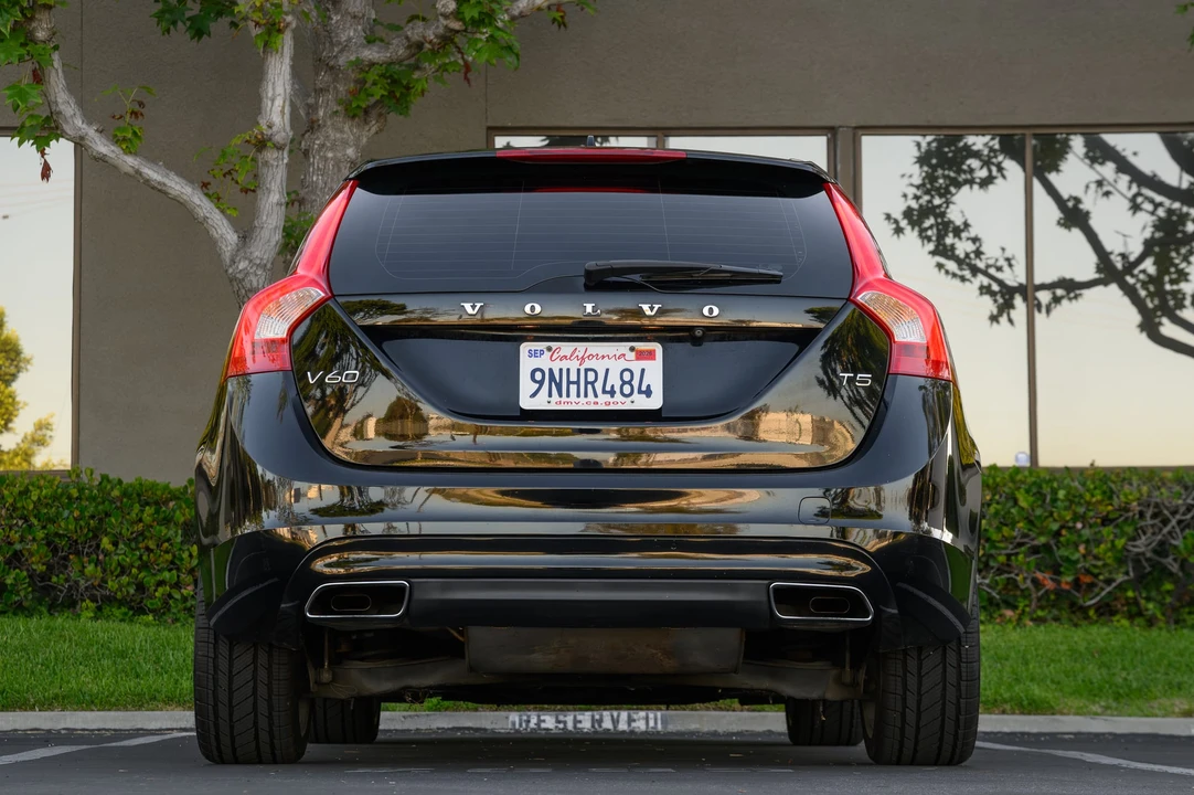 2016 Volvo V60 1st Gen - Image 17 of 31