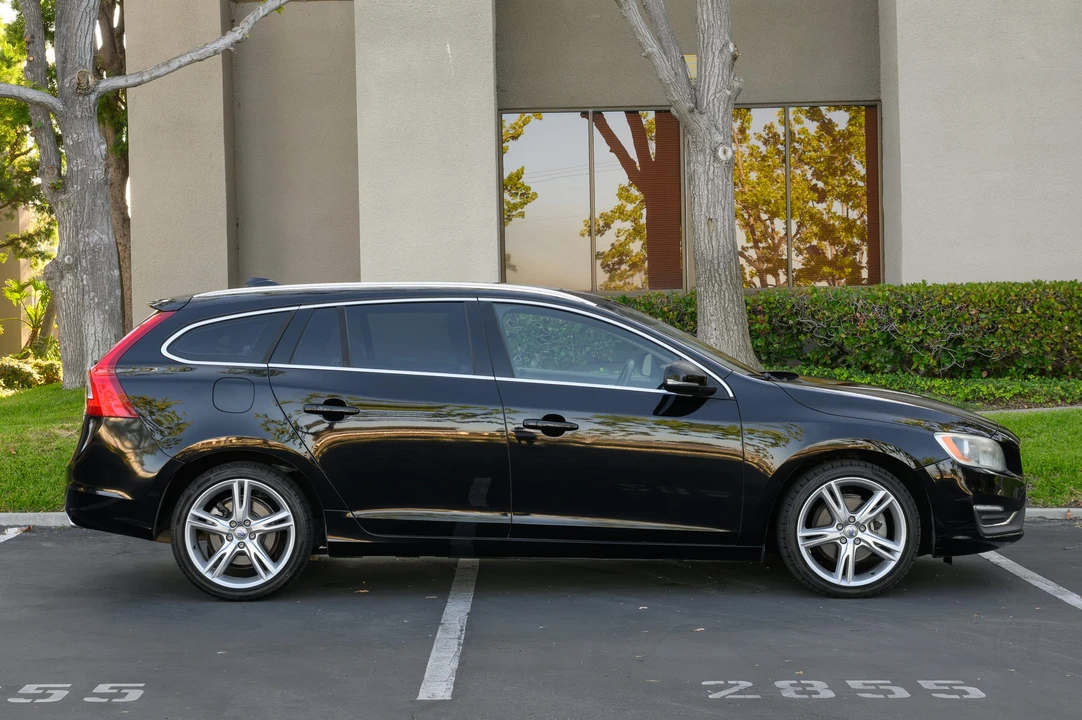 2016 Volvo V60 1st Gen - Image 10 of 31