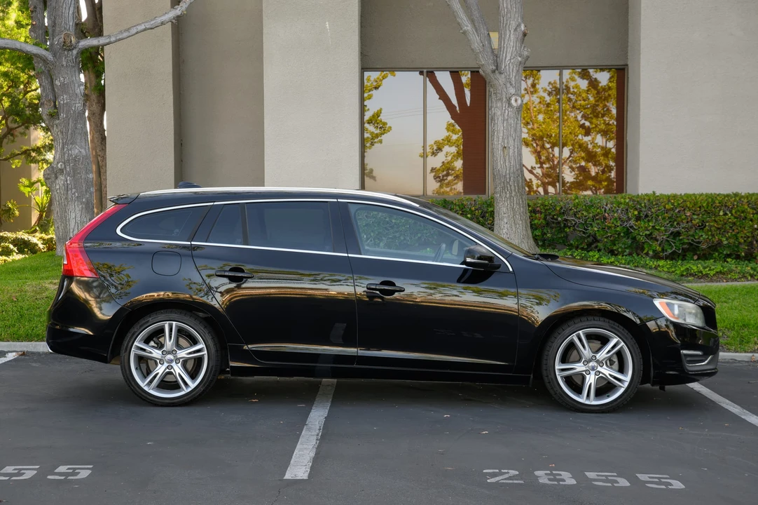 2016 Volvo V60 1st Gen - Image 11 of 31