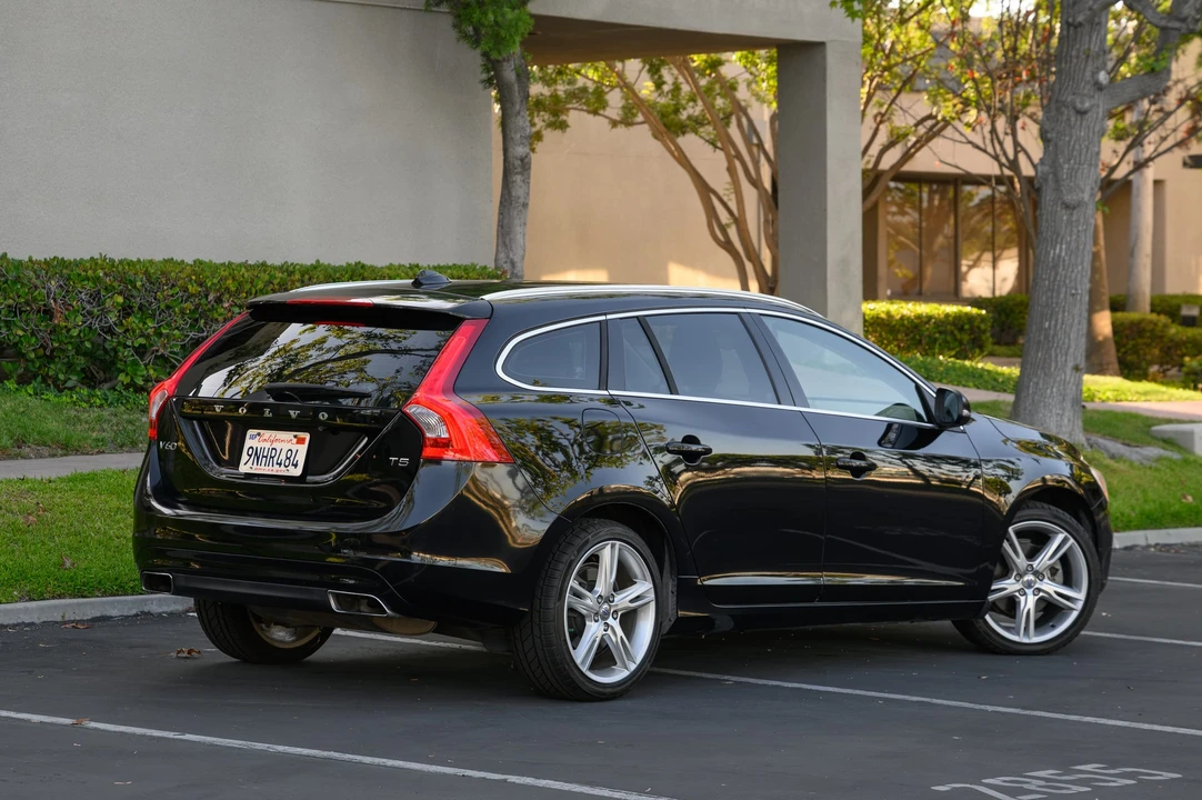 2016 Volvo V60 1st Gen - Image 12 of 31