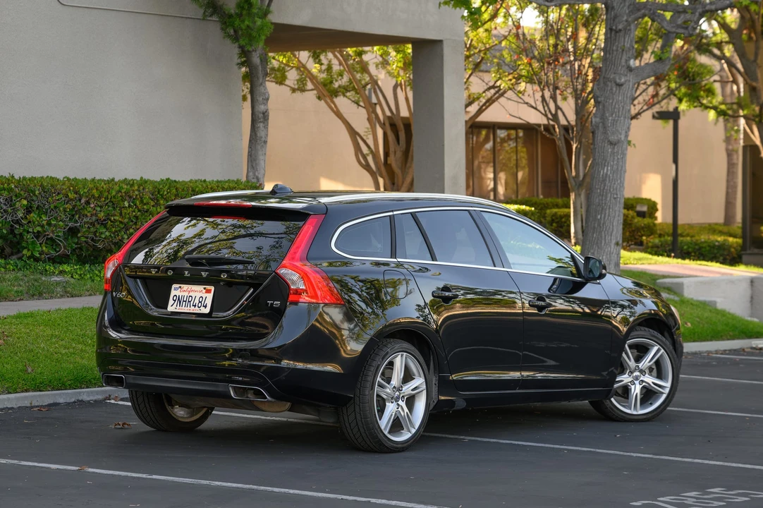2016 Volvo V60 1st Gen - Image 13 of 31
