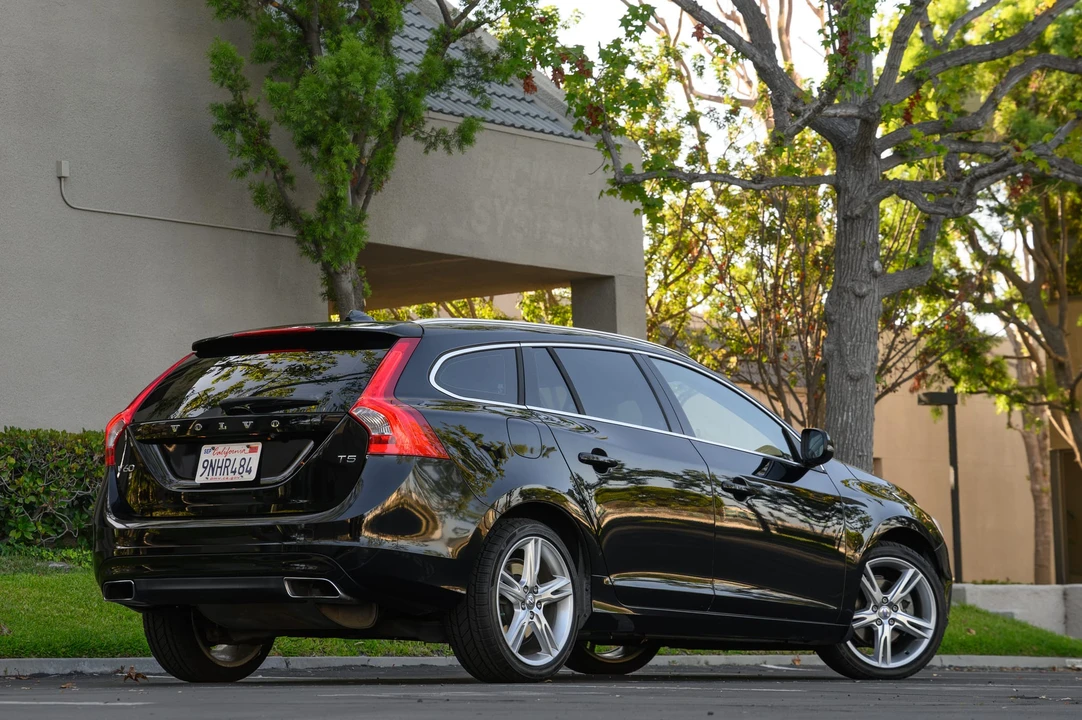 2016 Volvo V60 1st Gen - Image 14 of 31