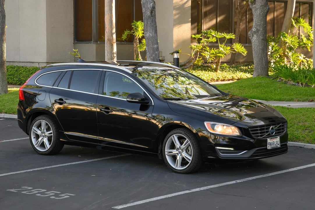 2016 Volvo V60 1st Gen - Image 9 of 31