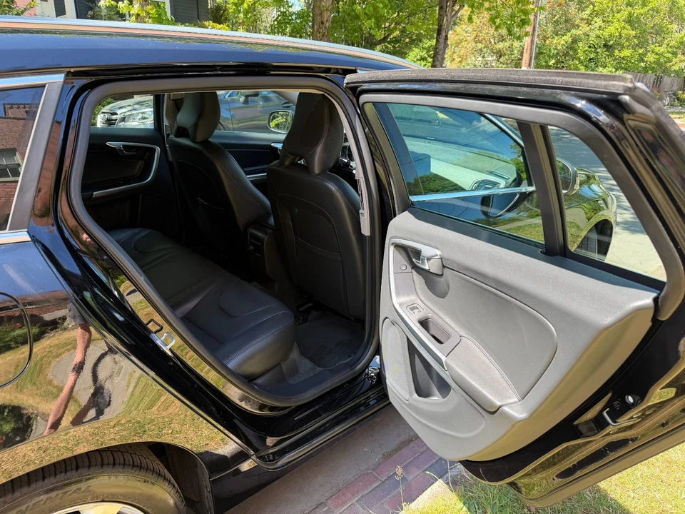 2016 Volvo V60 1st Gen - Image 8 of 13