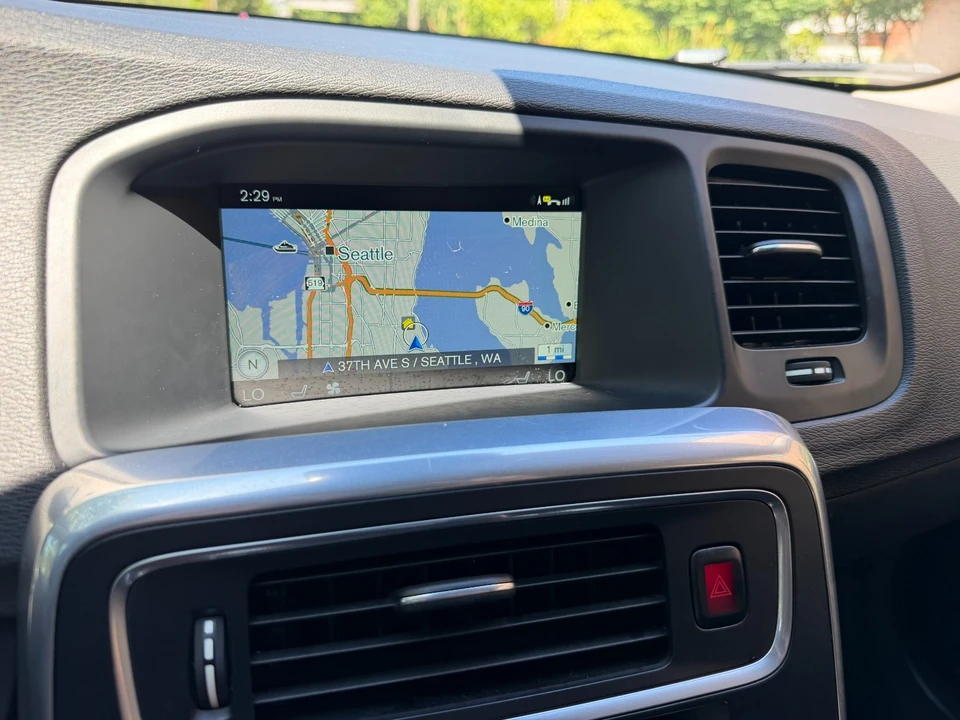 2016 Volvo V60 1st Gen - Image 12 of 13