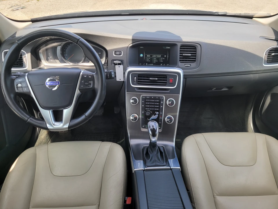 2016 Volvo V60 1st Gen - Image 10 of 31