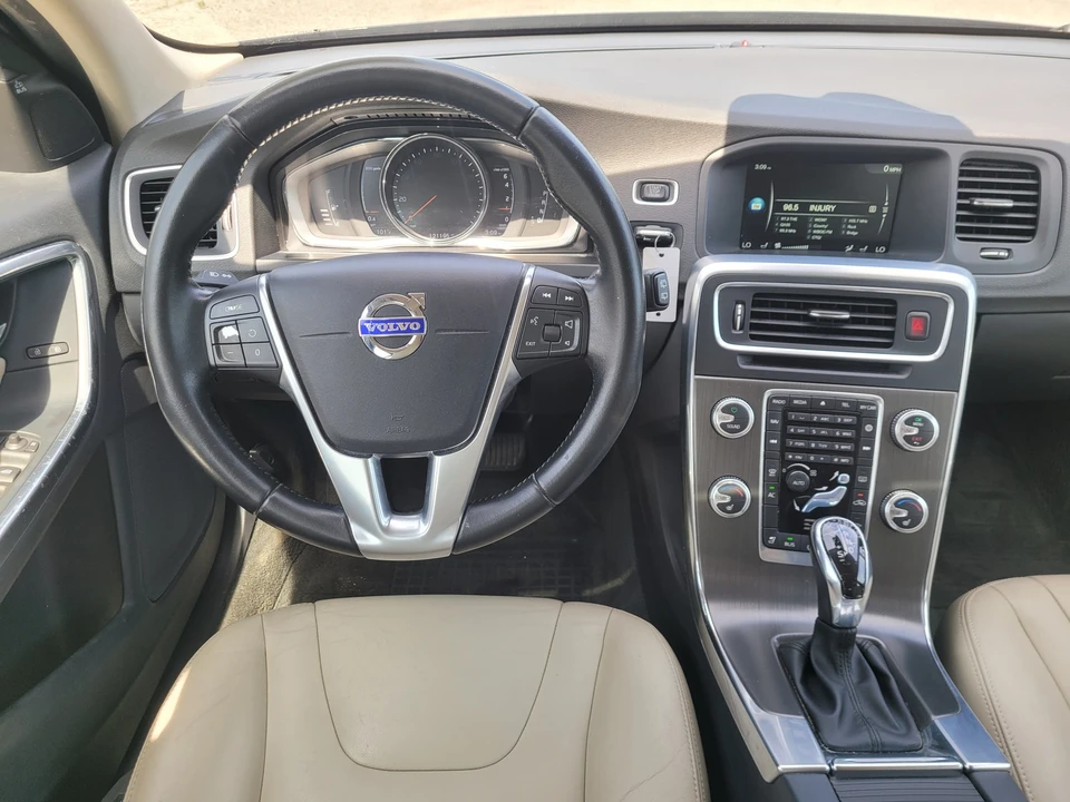 2016 Volvo V60 1st Gen - Image 20 of 31