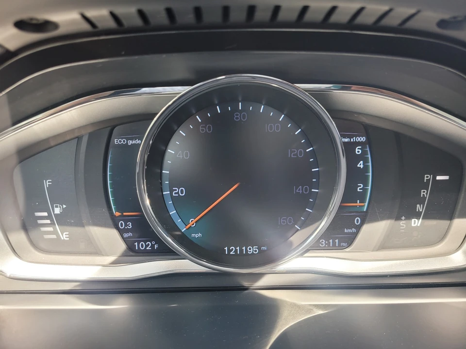 2016 Volvo V60 1st Gen - Image 26 of 31