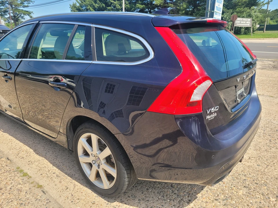 2016 Volvo V60 1st Gen - Image 17 of 31
