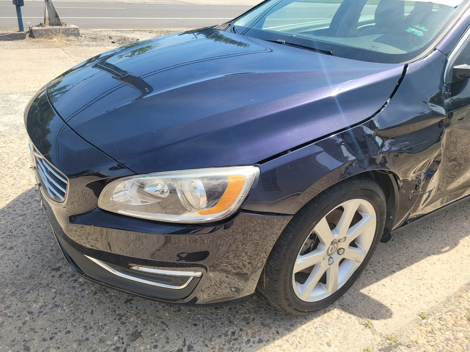 2016 Volvo V60 1st Gen - Image 14 of 31