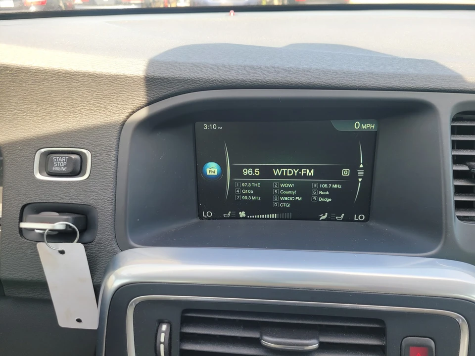 2016 Volvo V60 1st Gen - Image 21 of 31