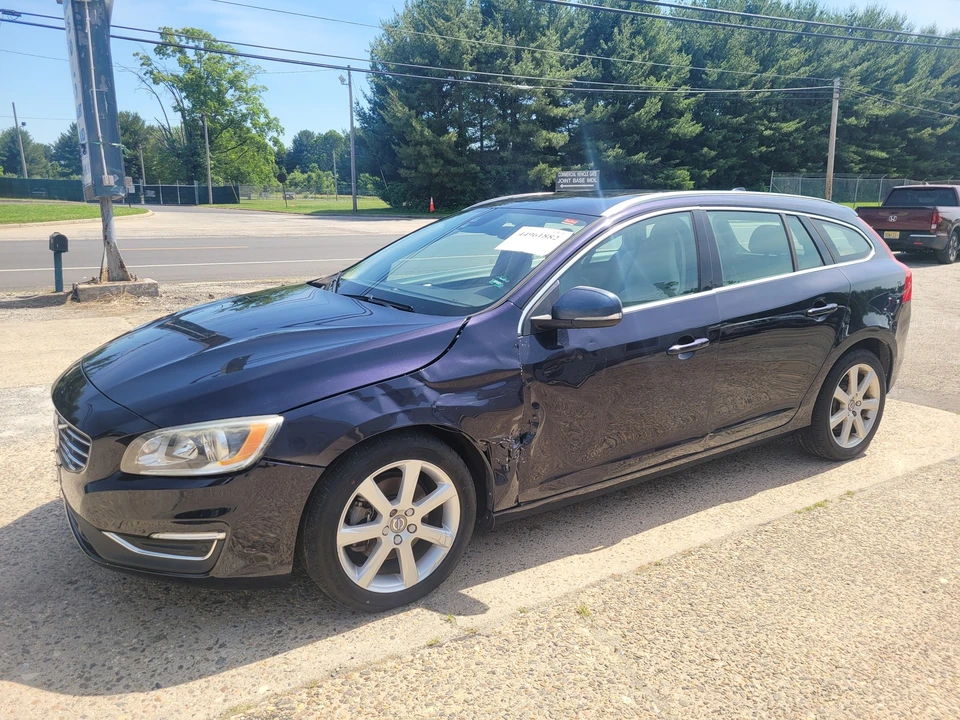 2016 Volvo V60 1st Gen - Image 2 of 31