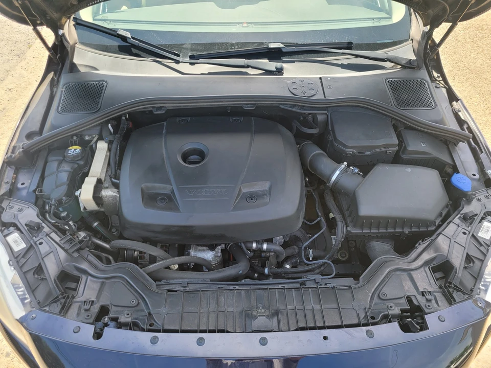 2016 Volvo V60 1st Gen - Image 11 of 31