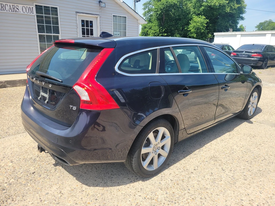 2016 Volvo V60 1st Gen - Image 5 of 31