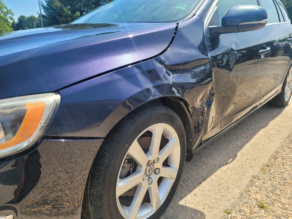2016 Volvo V60 1st Gen - Image 15 of 31