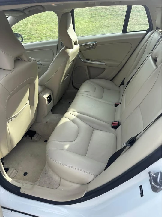 2016 Volvo V60 1st Gen - Image 9 of 11