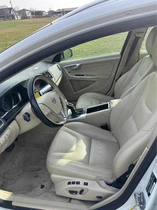 2016 Volvo V60 1st Gen - Image 8 of 11