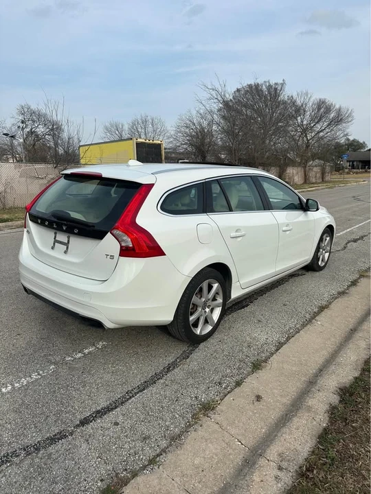 2016 Volvo V60 1st Gen - Image 5 of 11