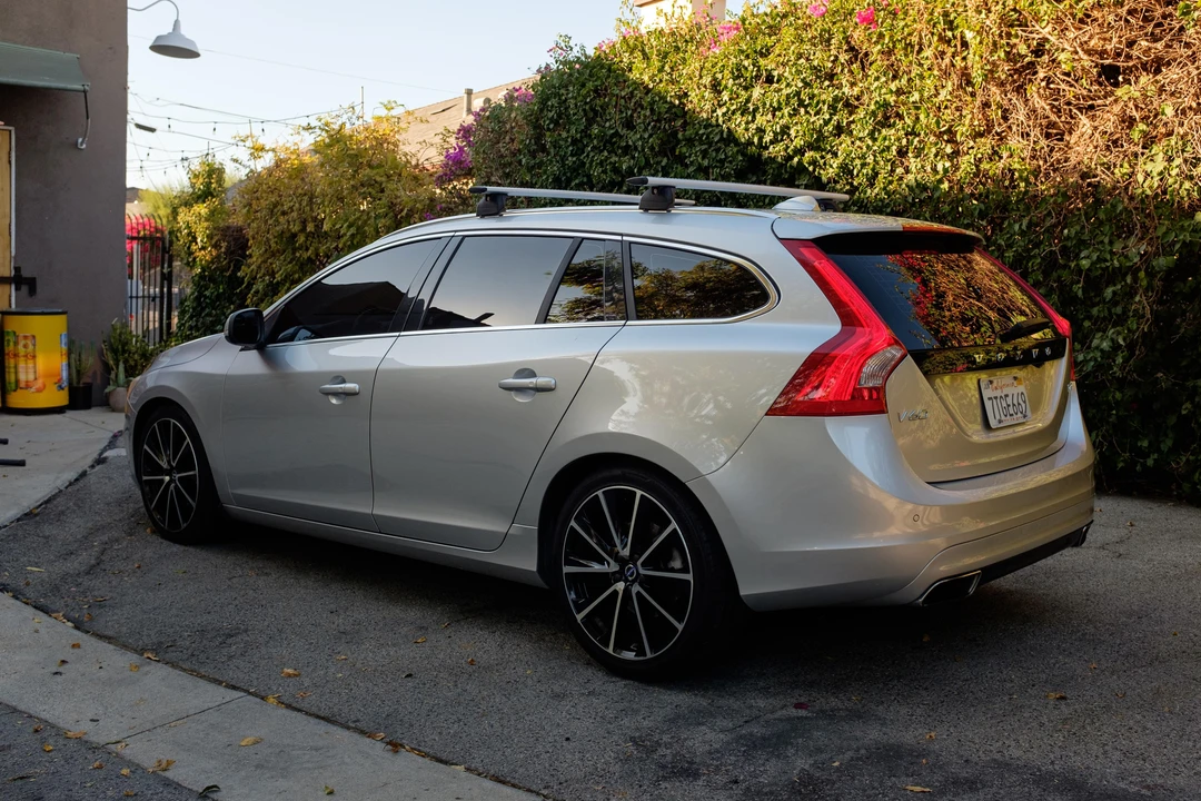 2016 Volvo V60 1st Gen - Image 10 of 31