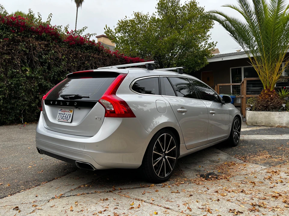 2016 Volvo V60 1st Gen - Image 14 of 31