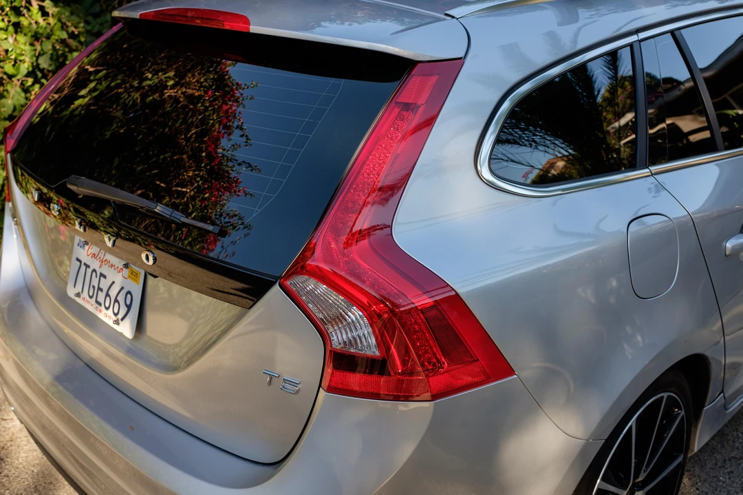 2016 Volvo V60 1st Gen - Image 28 of 31