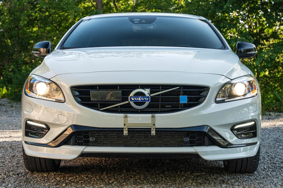 2016 Volvo V60 1st Gen - Image 2 of 31