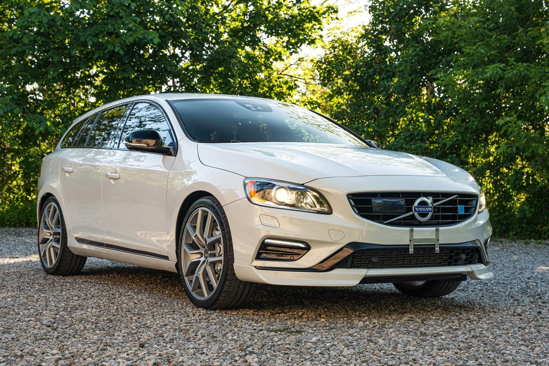 2016 Volvo V60 1st Gen - Image 9 of 31