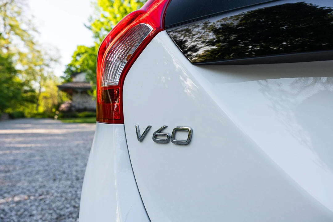 2016 Volvo V60 1st Gen - Image 28 of 31