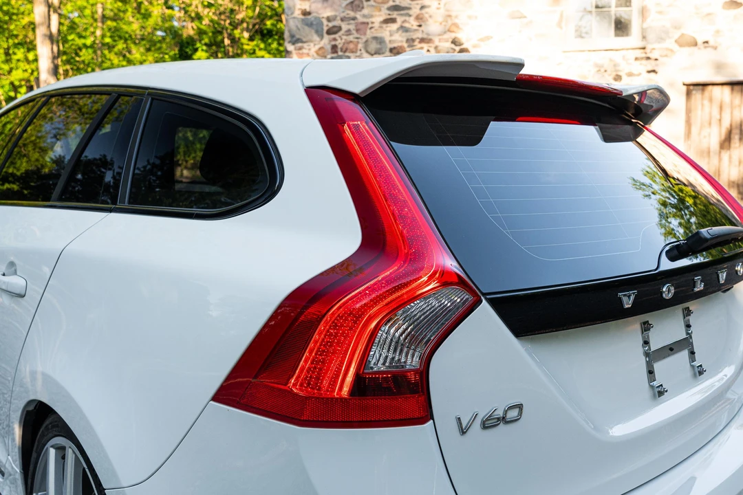 2016 Volvo V60 1st Gen - Image 27 of 31