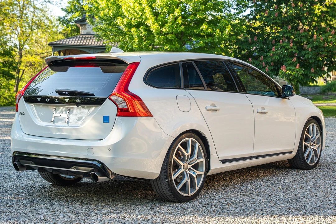 2016 Volvo V60 1st Gen - Image 8 of 31