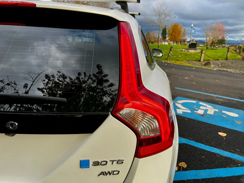 2016 Volvo V60 1st Gen - Image 26 of 31