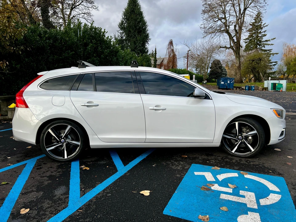2016 Volvo V60 1st Gen - Image 17 of 31