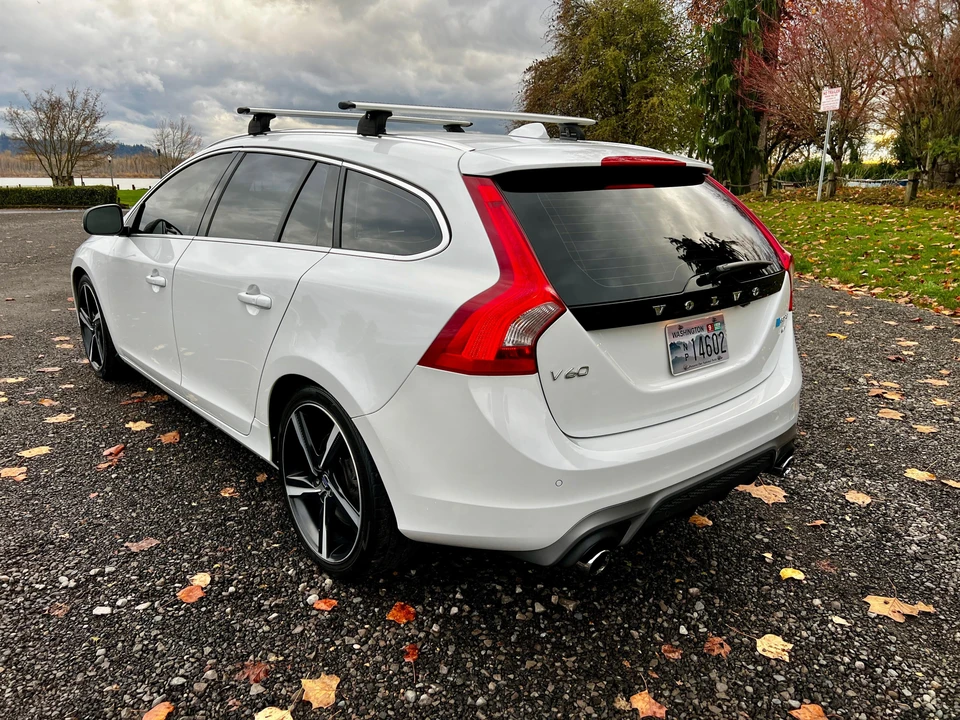2016 Volvo V60 1st Gen - Image 14 of 31