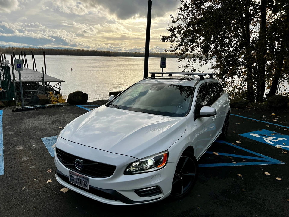 2016 Volvo V60 1st Gen - Image 9 of 31
