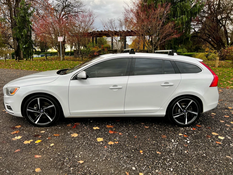2016 Volvo V60 1st Gen - Image 10 of 31