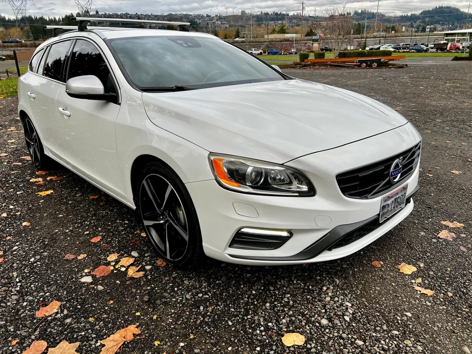 2016 Volvo V60 1st Gen - Image 19 of 31