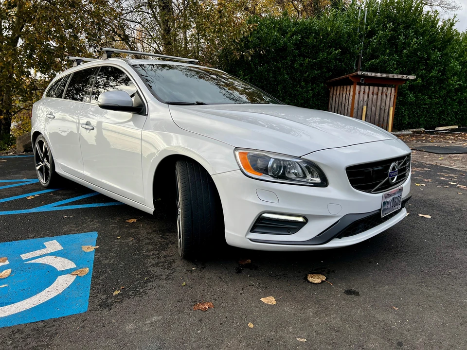2016 Volvo V60 1st Gen - Image 18 of 31
