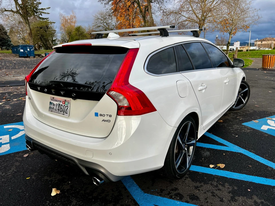 2016 Volvo V60 1st Gen - Image 16 of 31
