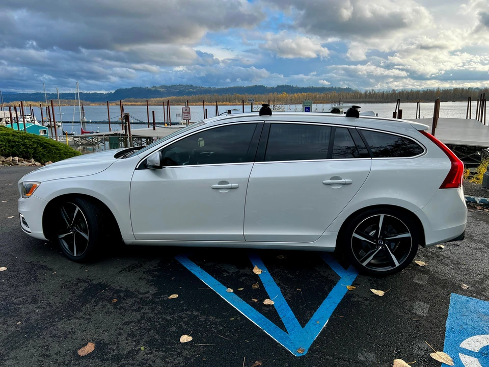 2016 Volvo V60 1st Gen - Image 11 of 31