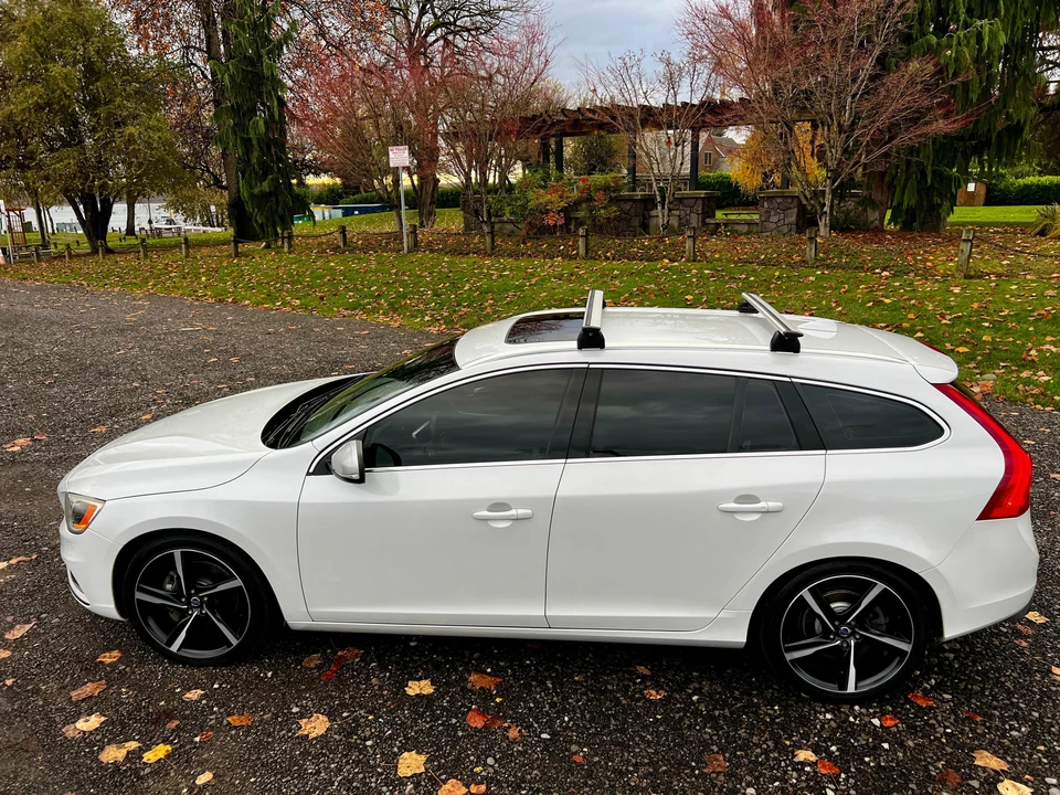 2016 Volvo V60 1st Gen - Image 12 of 31